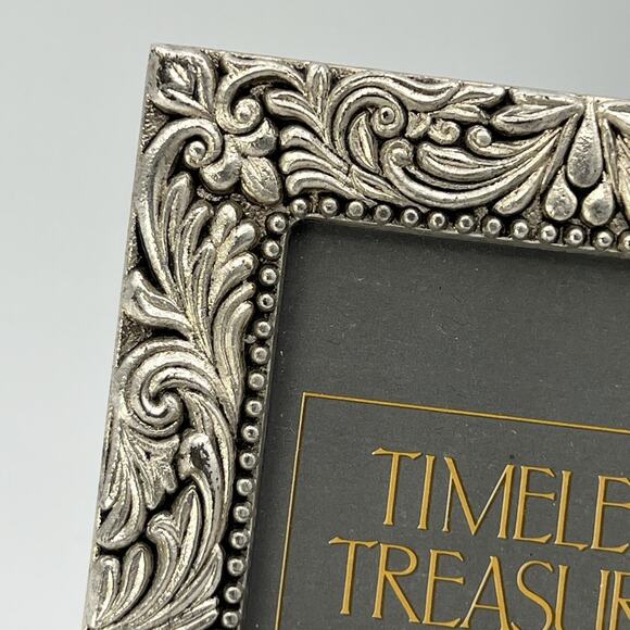 Timeless Treasures Silver Pewter Ornate Repousse Floral Scroll Frame Swan 3.5x5 - Picture 2 of 4
